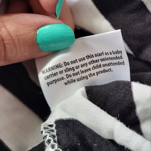 Itzy Ritzy 4-in-1 Mom Boss Nursing Cover/ Car Seat Cover/ Scarf Black & … - Picture 6 of 14